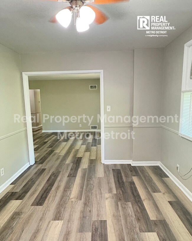 Building Photo - 3-Bedroom Single-Family Home in Beverly Hills, Michigan
