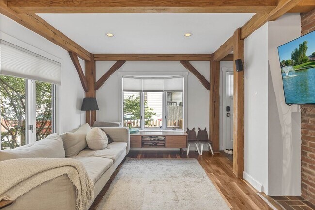 Building Photo - 7 Murdock St