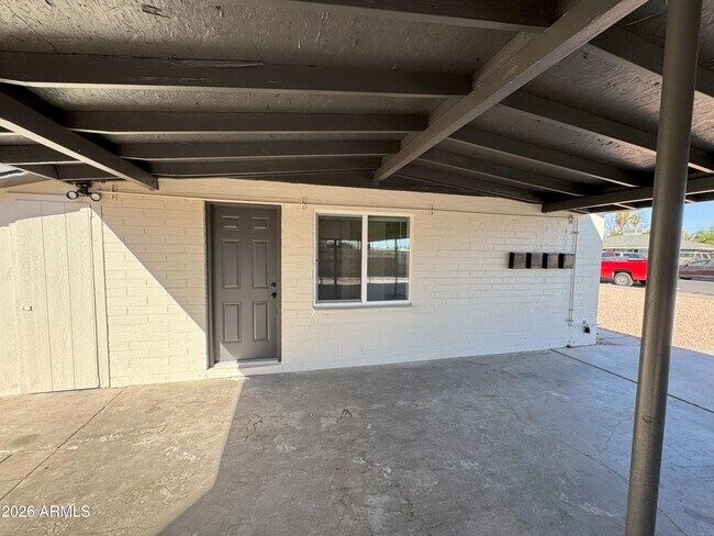 Building Photo - 546 S Hobson