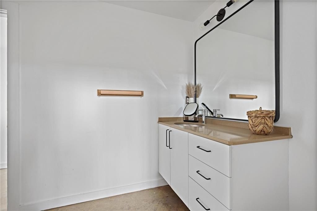 Building Photo - 170 Boulevard NE