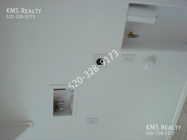 Building Photo - 14013 E Voss St