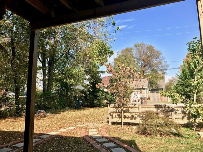 Building Photo - East Nashville Duplex