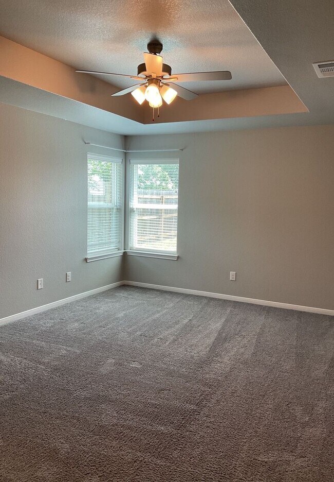 Building Photo - 5104 Charles Lp