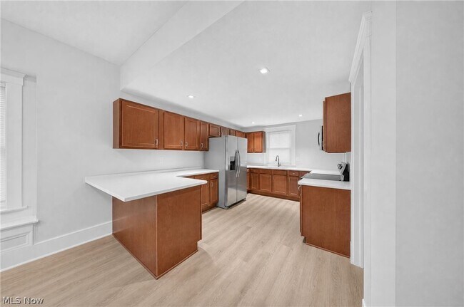 Building Photo - 10524 Lee Ave
