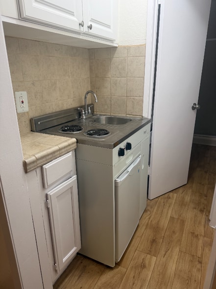 Building Photo - 13606 Cerise Ave