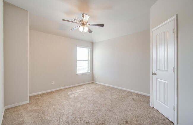 Building Photo - 3514 Vivaldi Dr