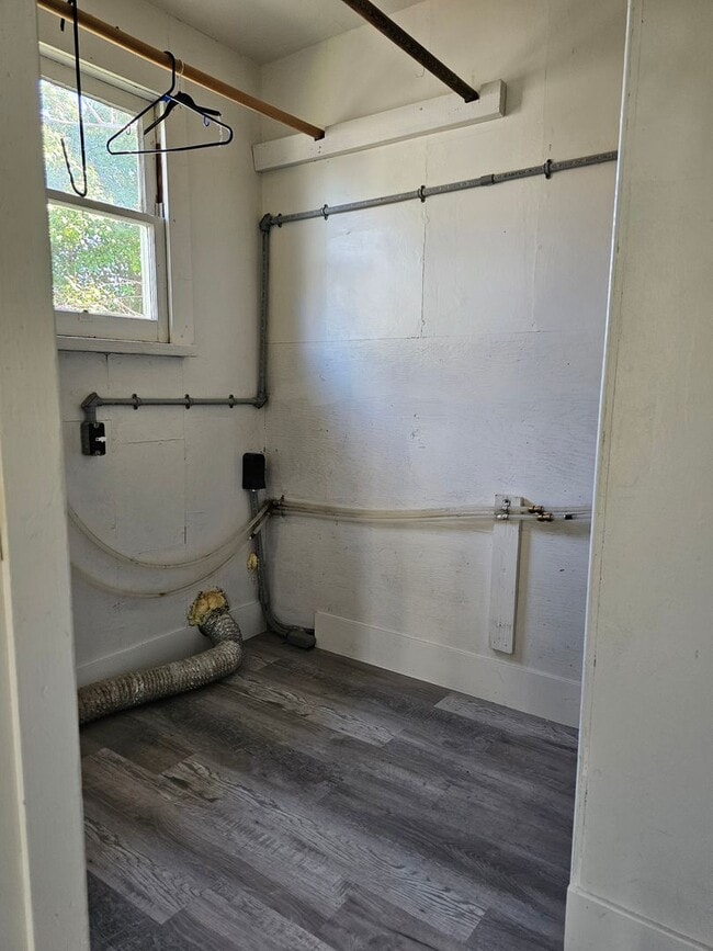 Building Photo - 129774thstreet.is4lease.com