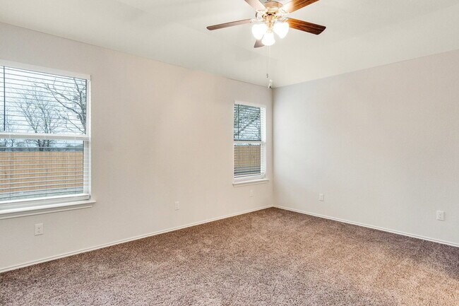 Building Photo - 117 Nathaniel Dr