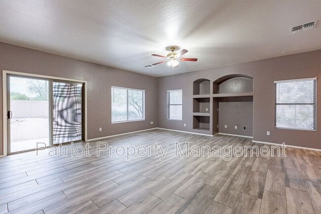 Building Photo - 42509 N 45th Dr