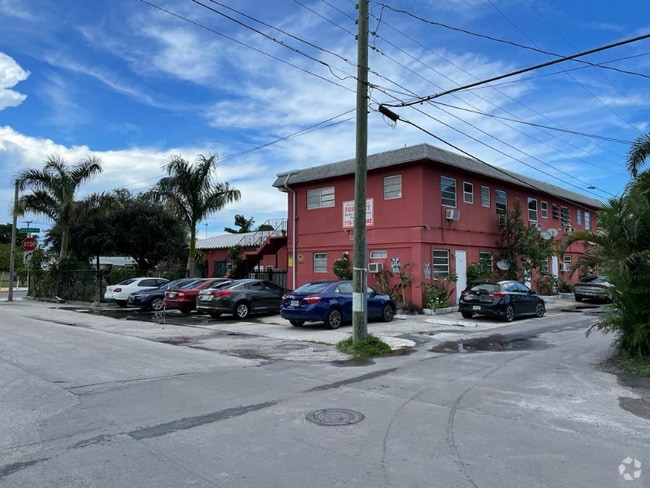 Building Photo - 2417 N 19th Ave