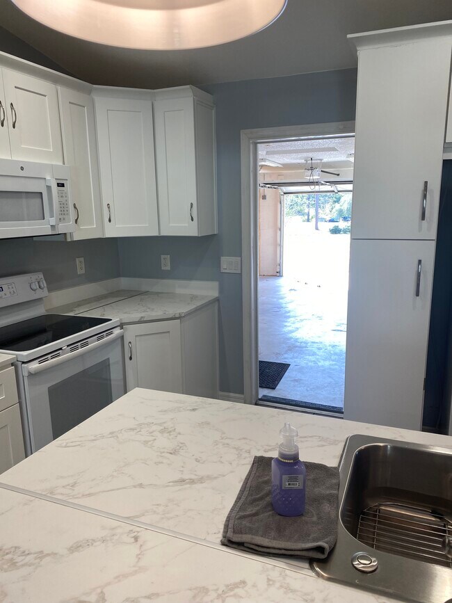 Building Photo - 3515 E Theresa Ln