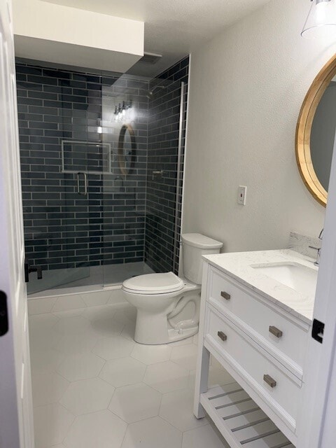 Building Photo - Modern finishes, spacious living, huge fenced backyard