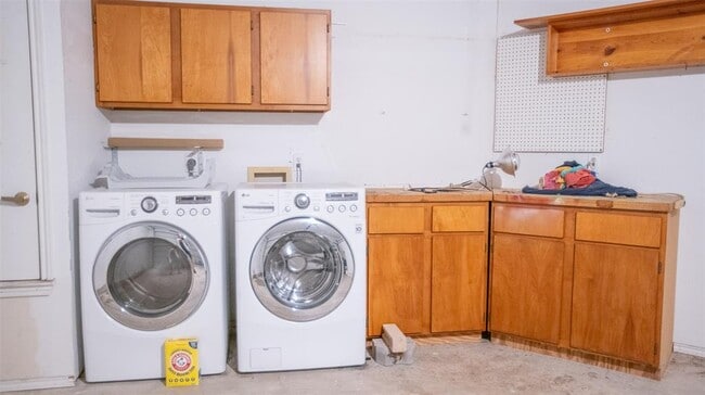 Building Photo - 401 Parkview Dr