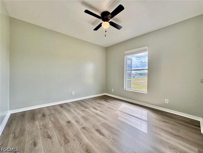 Building Photo - 714 Knox Ave S