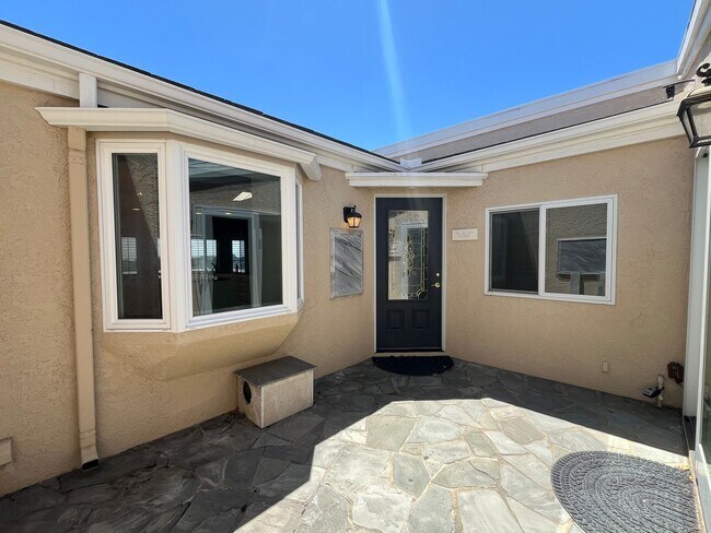 Building Photo - Stunning *VIEW* home for rent in desirable...