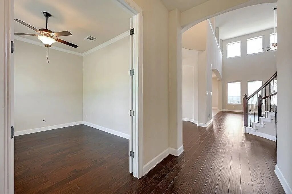 Foyer - 3811 Ashbury Rd