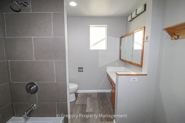 Building Photo - 4418 Colby Ave