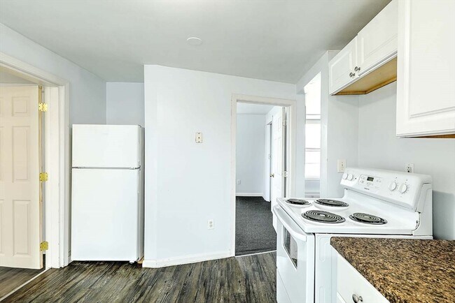 Building Photo - 458 Weir St