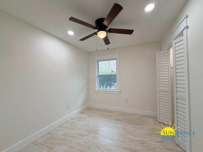 Building Photo - Beautifully Renovated 4BR Home with Private Pool in Fort Walton Beach!