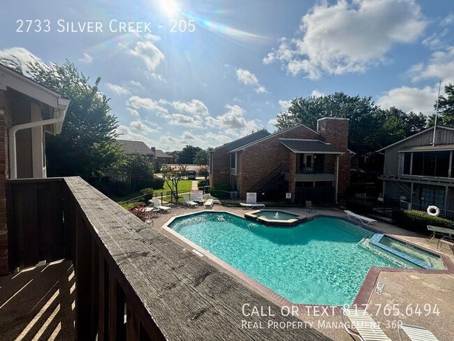 Building Photo - 2733 Silver Creek Dr