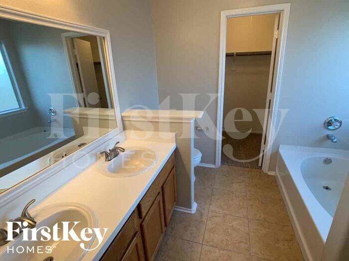 Building Photo - 2026 Cold River Dr