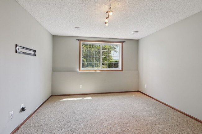 Building Photo - 15024 Farnham Ave N