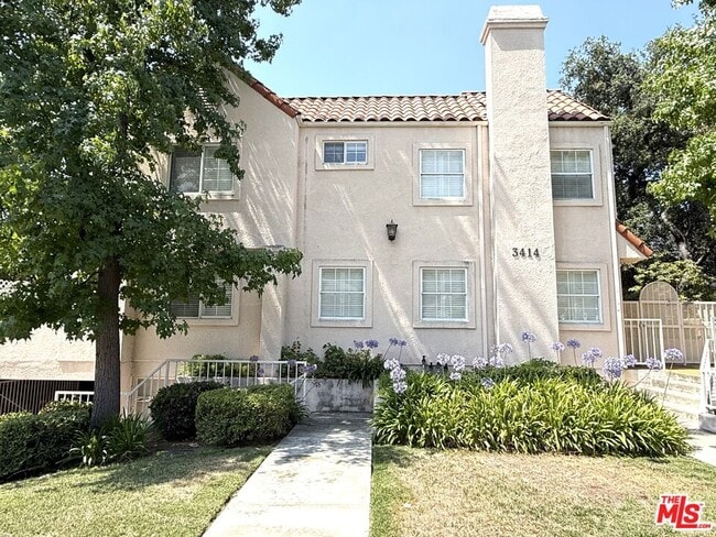 Primary Photo - 3414 Montrose Ave