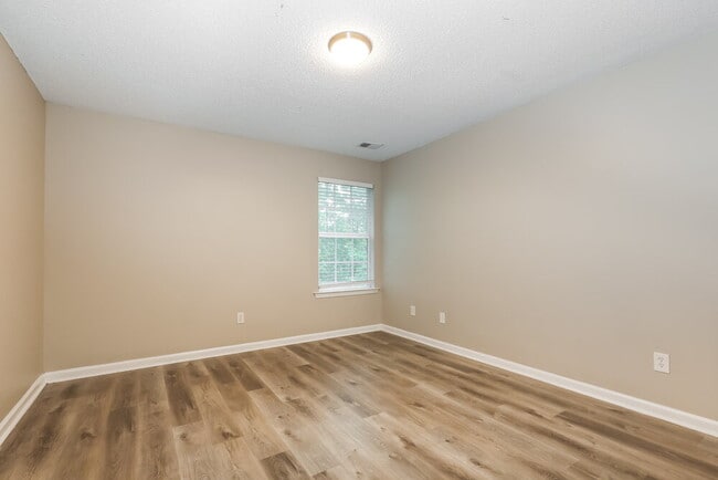 Building Photo - 916 Summit Park Trail