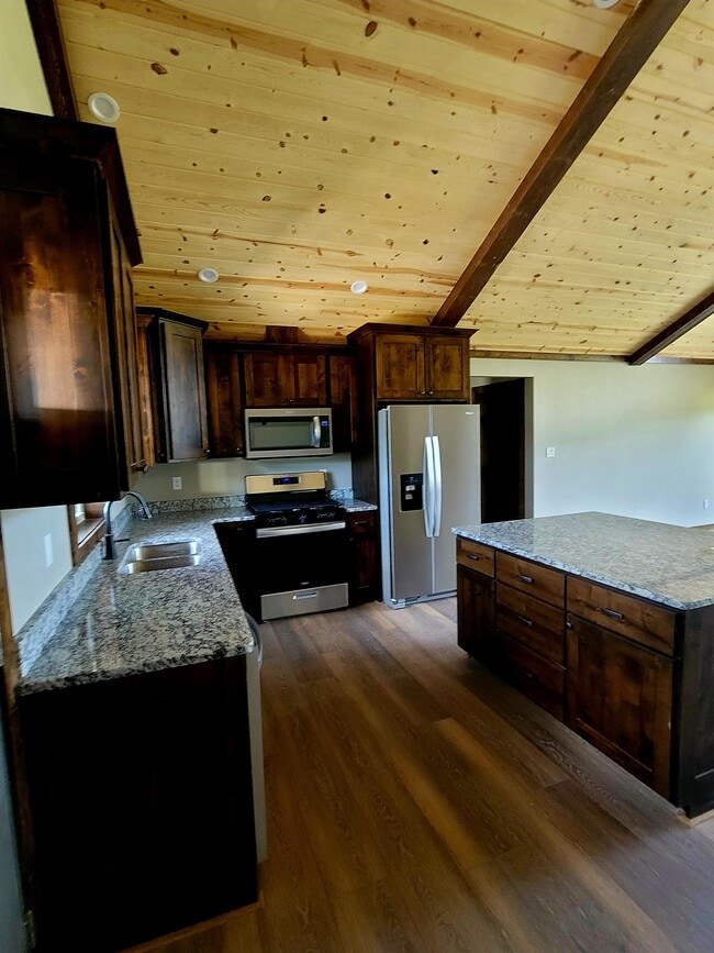 Building Photo - 401 Alpine Dr