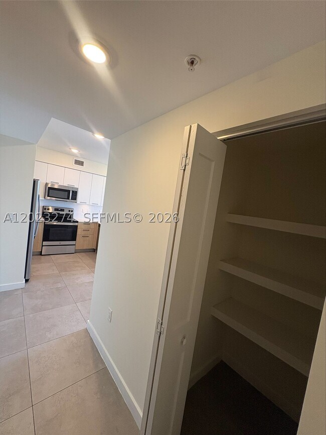 Building Photo - 16395 Biscayne Blvd