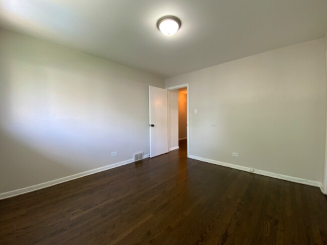 Building Photo - 9529 S Kolin Ave