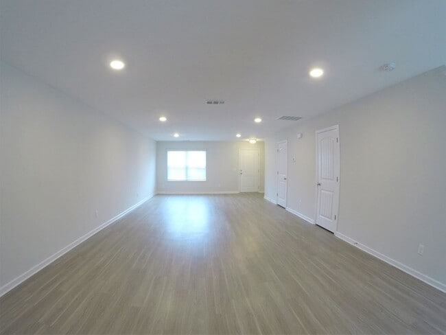 Building Photo - 27 St Augustine Way