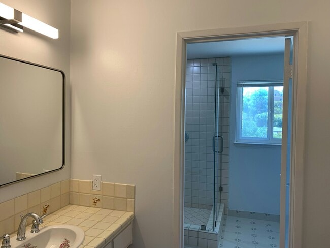 Building Photo - 321 Arguello Dr