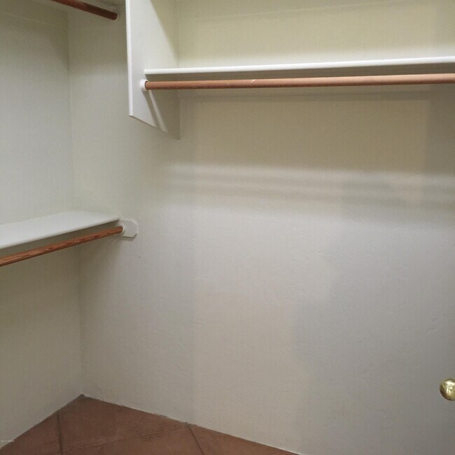 Building Photo - 3602 N Crest Ranch Dr