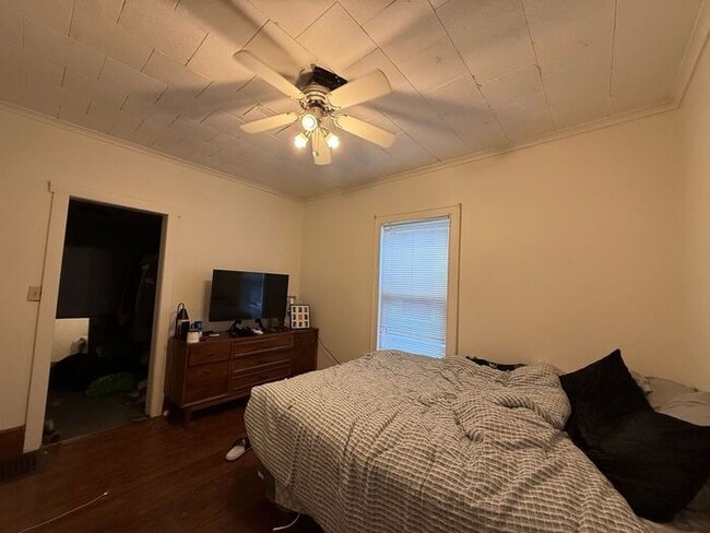 Building Photo - $2,850 | 5 Bedroom, 2 Bathroom House | NO PETS | Available for August 1st, 2026 Move In!