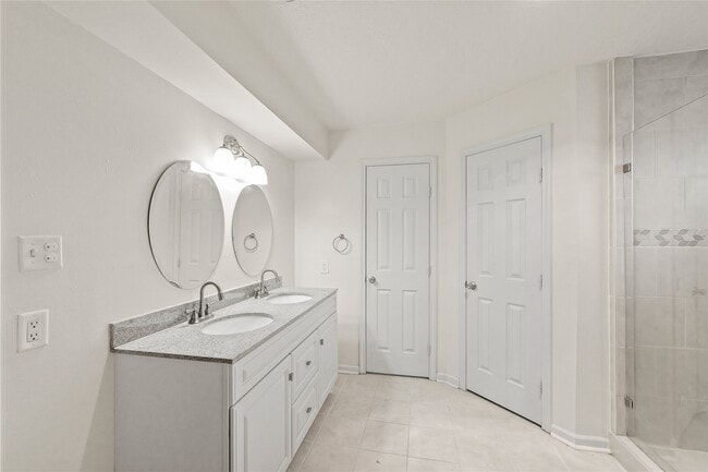 Building Photo - 14110 Saddlebend Dr