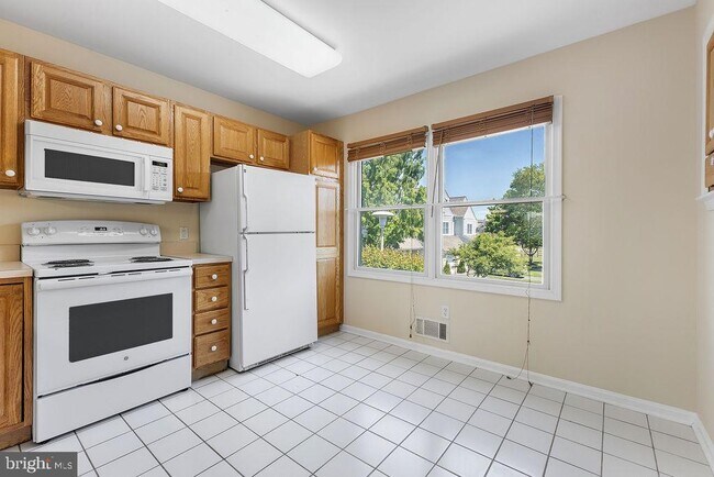Building Photo - 400 Schooner Way