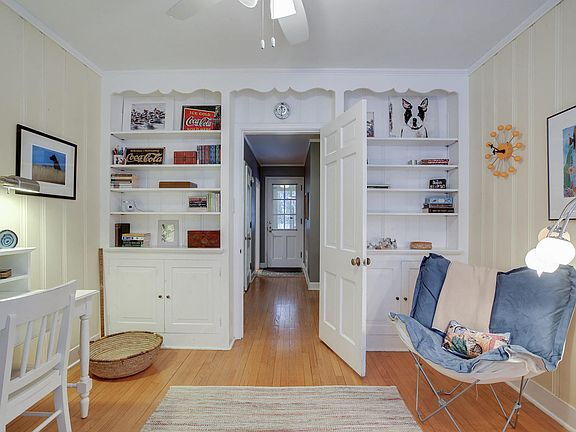 Building Photo - "Charming 3-Bed Home with Granite Elegance...