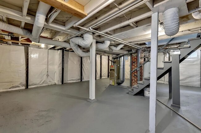 Building Photo - Cute 2 bedroom house near in a great neighborhood, close to shopping, restaurants, and easy highw...