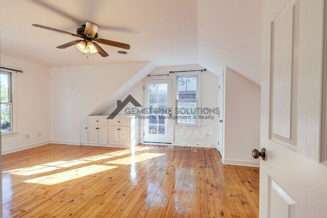 Building Photo - 502 32nd Ave S