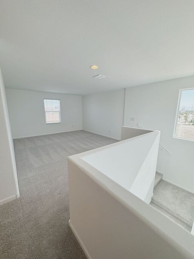 Building Photo - MOVE IN SPECIALS!! New 5-Bedroom Home in P...
