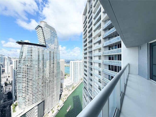 Building Photo - 475 Brickell Ave