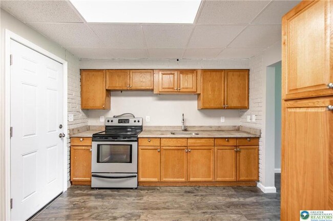 Building Photo - 1240 Pembroke Rd