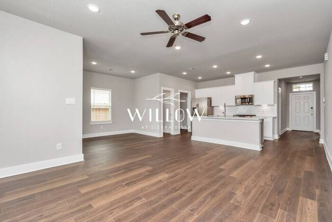 Building Photo - Spacious 4-Bedroom Home – 6 Weeks FREE Rent!
