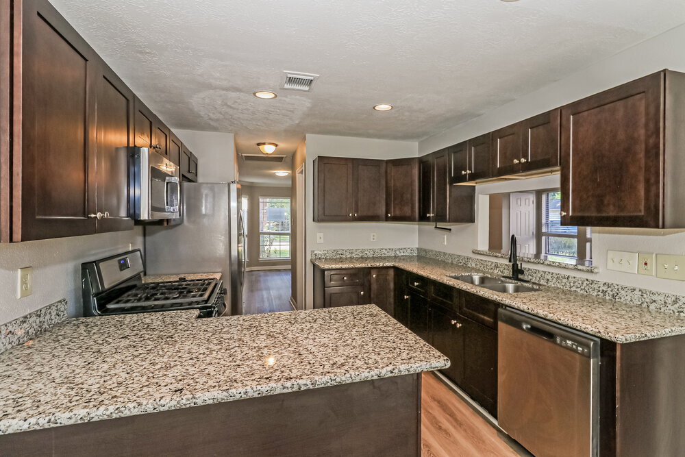 Building Photo - 15815 Spruce River Ct