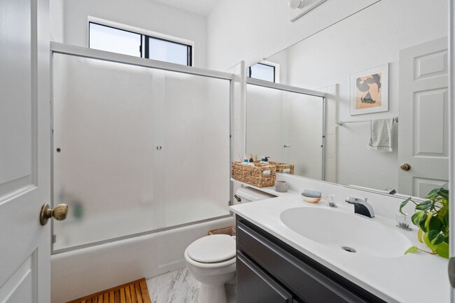 Building Photo - 12726 Mitchell Ave