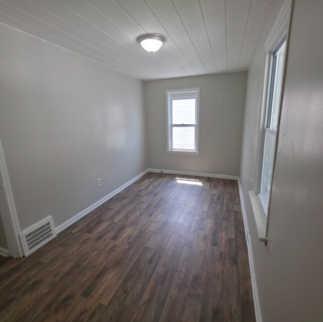 Building Photo - 4444 W 51st St