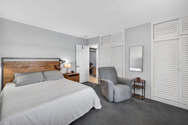 Building Photo - 419 S Crescent Dr