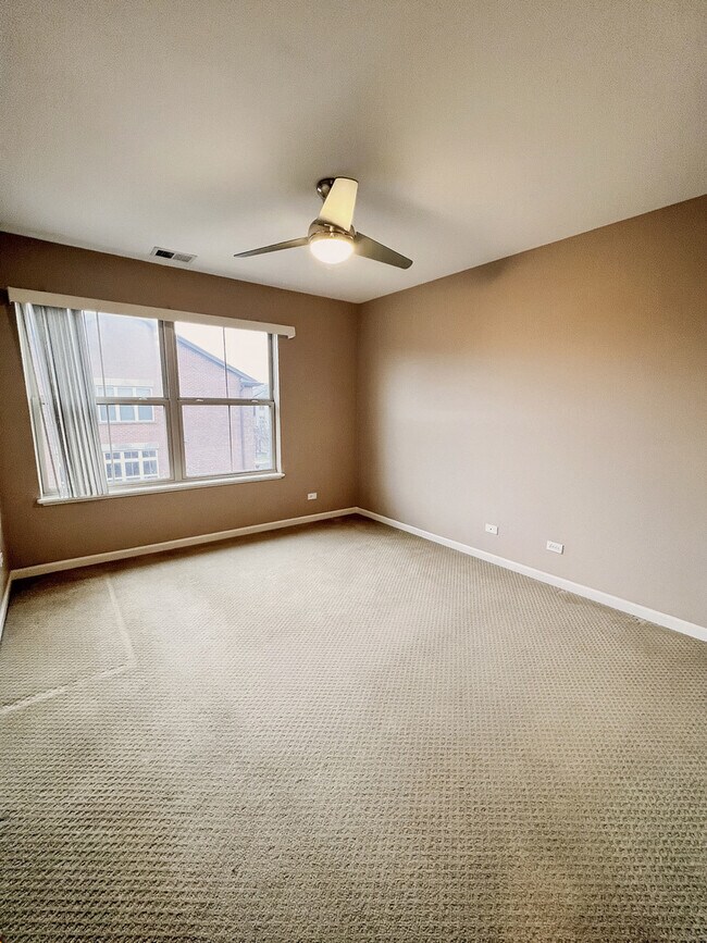 Building Photo - 742 Summit Ln