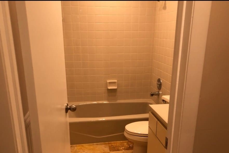 Building Photo - 1750 NE 39th Ct